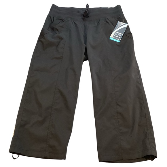 NWT Marika Tek Black Stretch Woven City Capri Pants, Size Small Style MTDE55FS - Picture 1 of 11